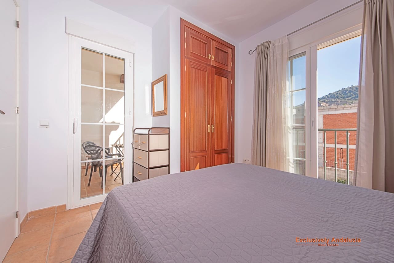 3 bedroom Townhouse for sale in Velez de Benaudalla with garage - € 229,000 (Ref: 9815076)