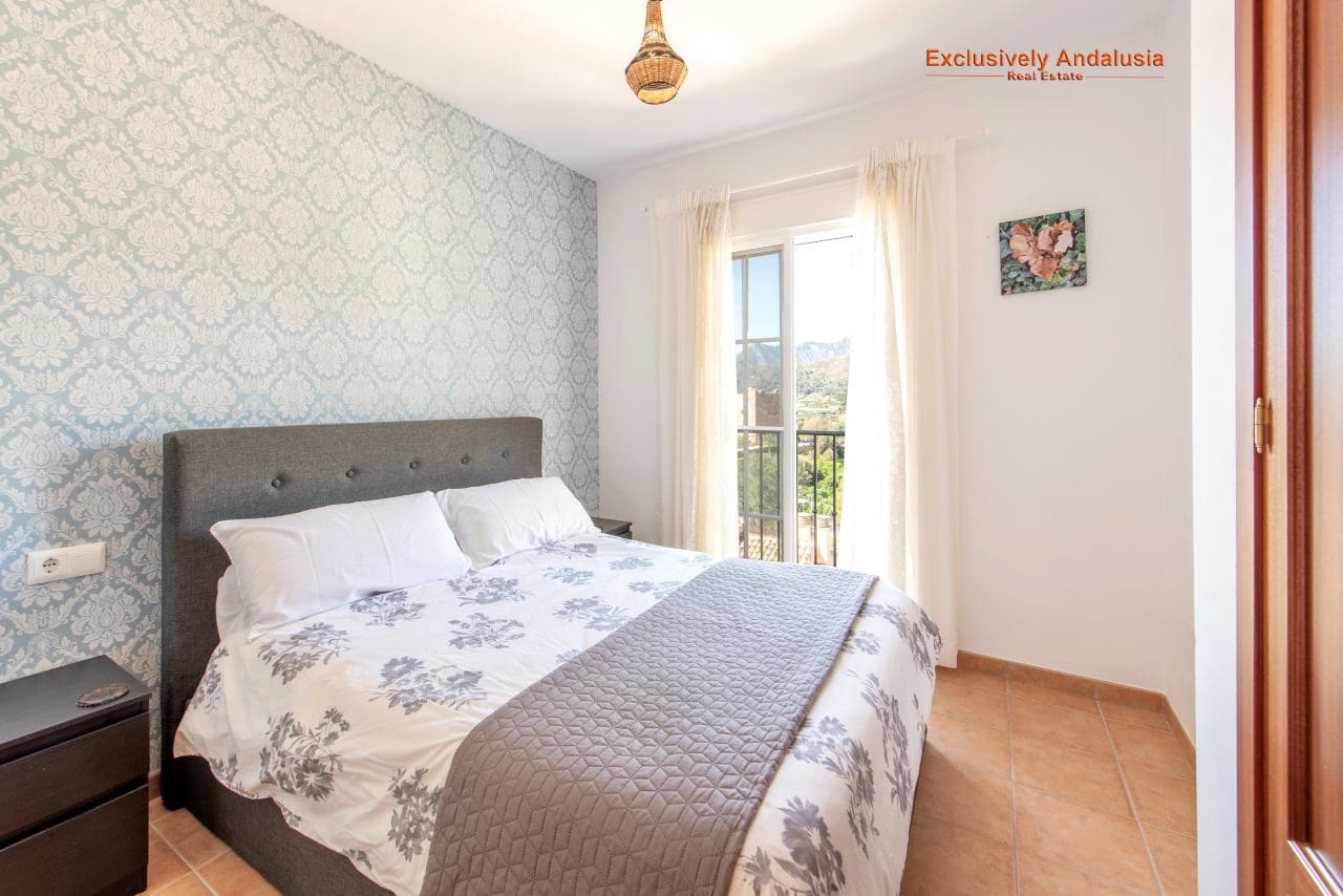 3 bedroom Townhouse for sale in Velez de Benaudalla with garage - € 229,000 (Ref: 9815076)