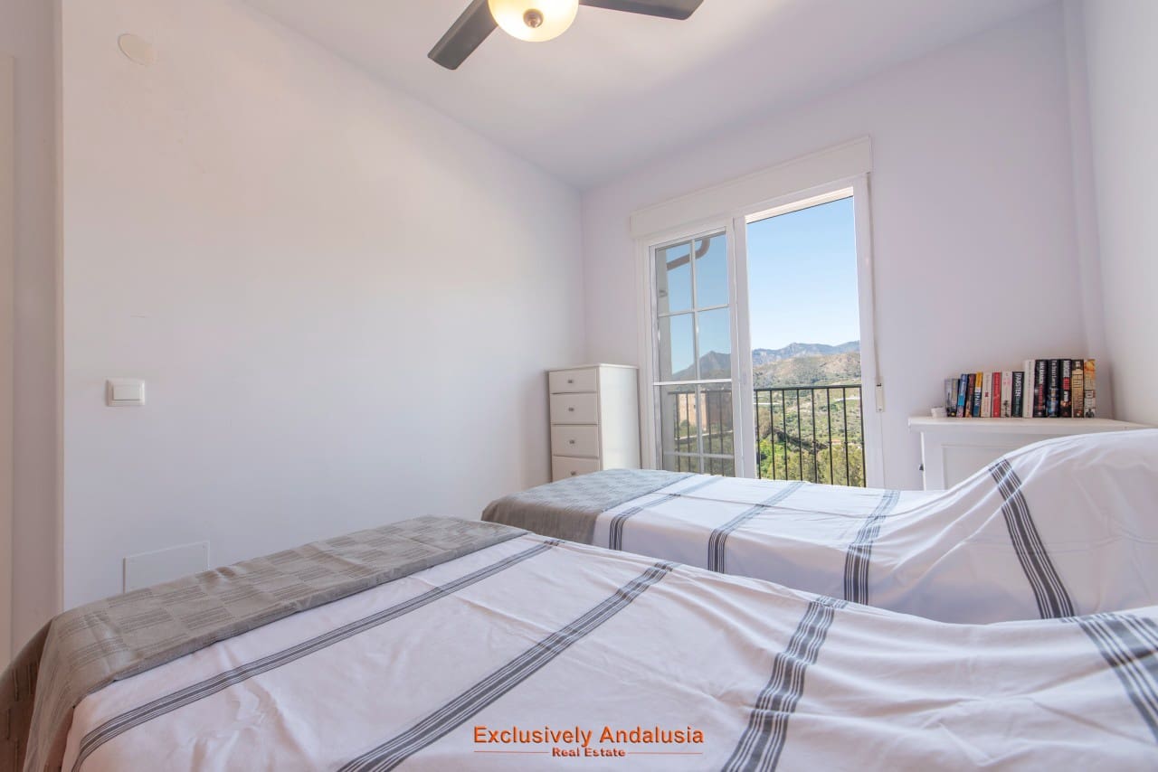 3 bedroom Townhouse for sale in Velez de Benaudalla with garage - € 229,000 (Ref: 9815076)
