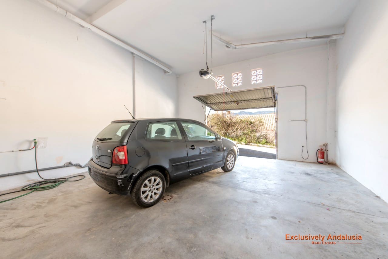 3 bedroom Townhouse for sale in Velez de Benaudalla with garage - € 229,000 (Ref: 9815076)
