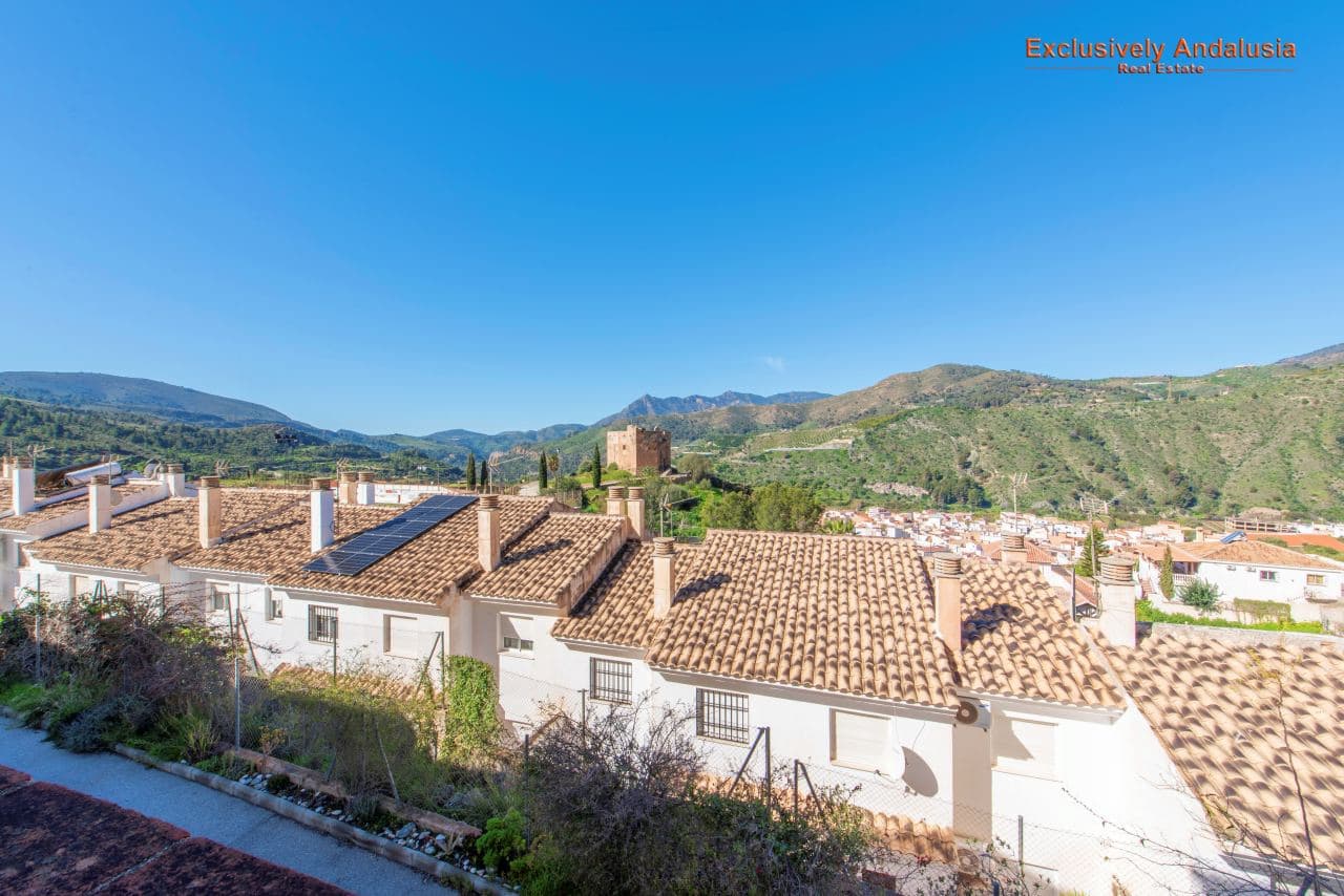 3 bedroom Townhouse for sale in Velez de Benaudalla with garage - € 229,000 (Ref: 9815076)