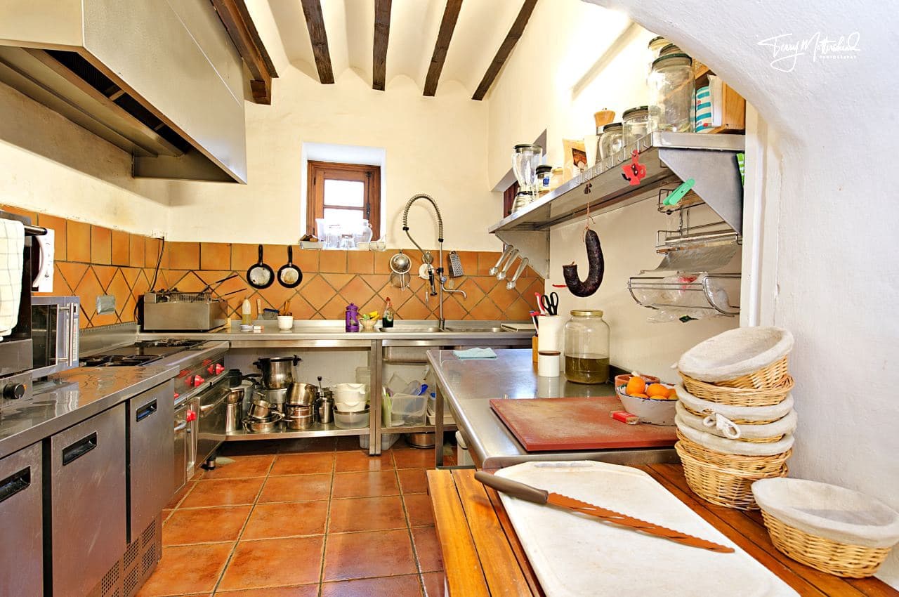 9 bedroom Guesthouse/B & B for sale in Alhama de Granada - € 499,999 (Ref: 9815077)