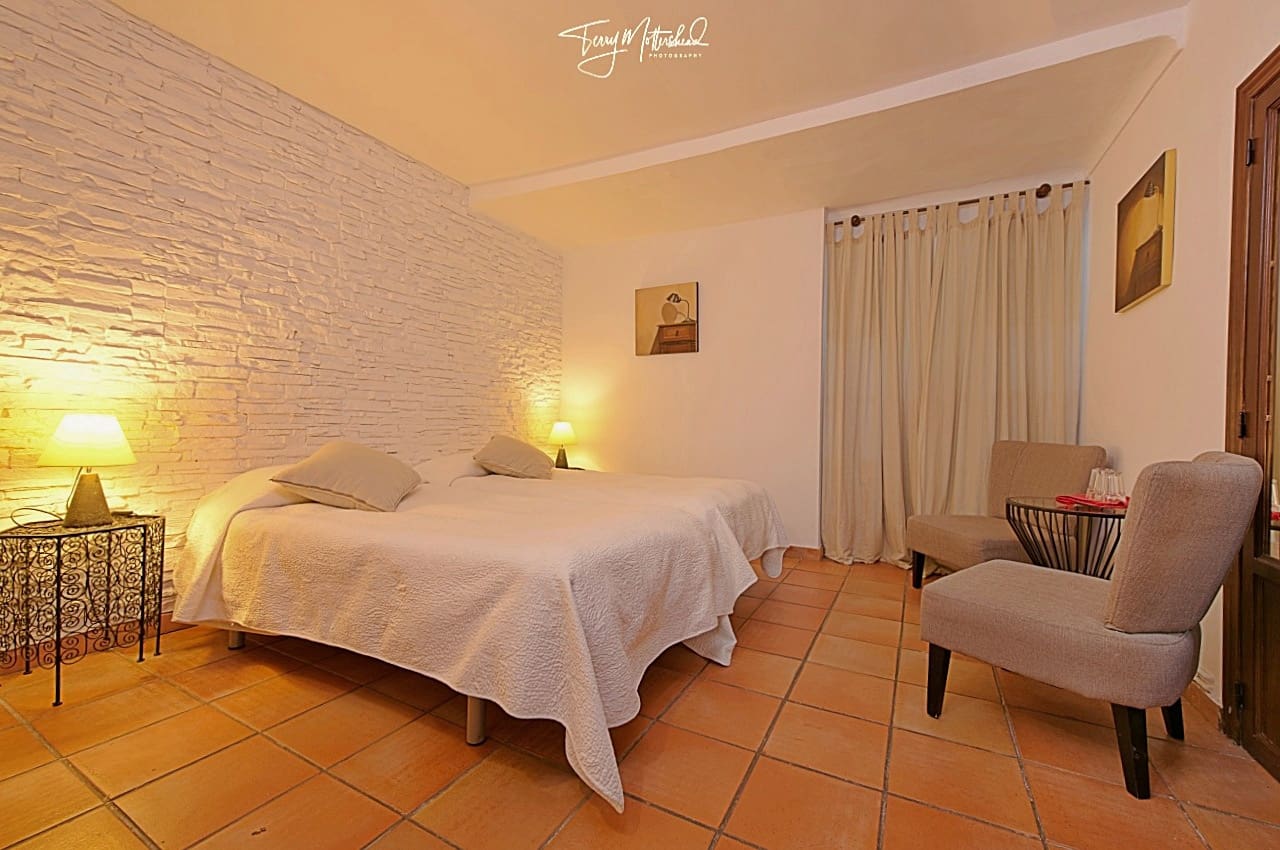 9 bedroom Guesthouse/B & B for sale in Alhama de Granada - € 499,999 (Ref: 9815077)