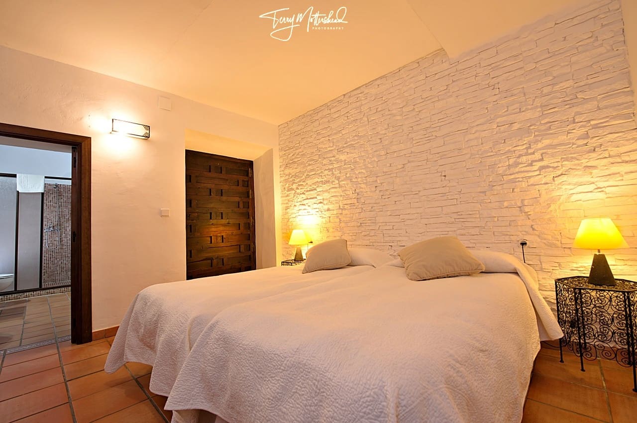 9 bedroom Guesthouse/B & B for sale in Alhama de Granada - € 499,999 (Ref: 9815077)