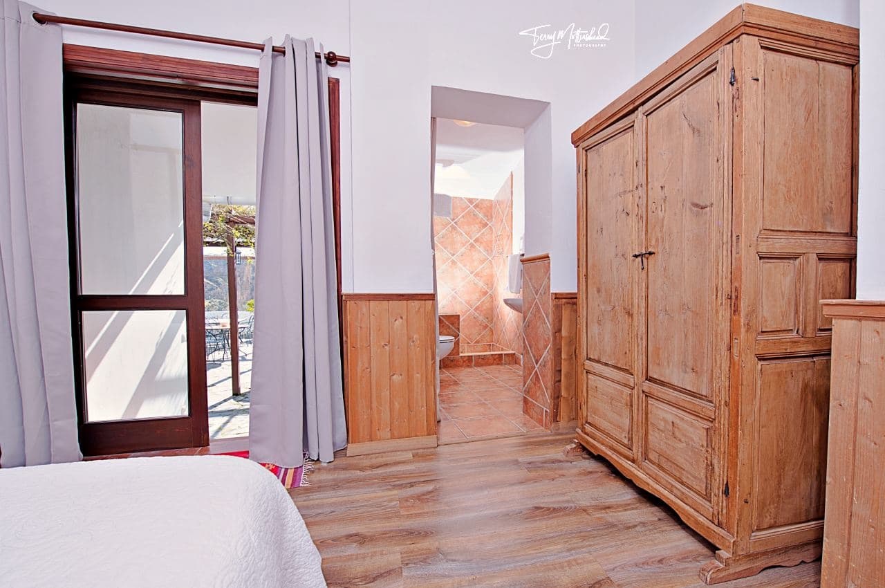 9 bedroom Guesthouse/B & B for sale in Alhama de Granada - € 499,999 (Ref: 9815077)