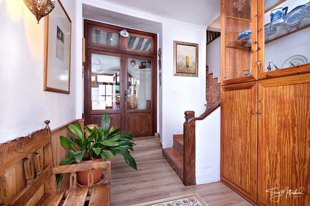 9 bedroom Guesthouse/B & B for sale in Alhama de Granada - € 499,999 (Ref: 9815077)