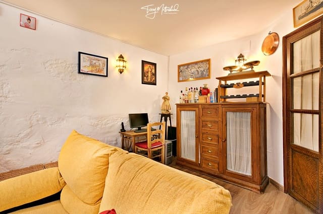 9 bedroom Guesthouse/B & B for sale in Alhama de Granada - € 499,999 (Ref: 9815077)