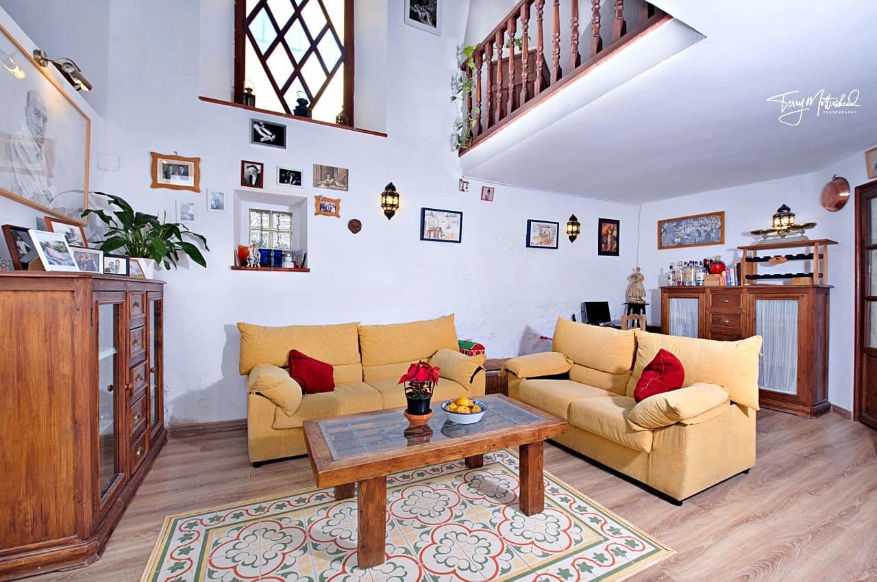 9 bedroom Guesthouse/B & B for sale in Alhama de Granada - € 499,999 (Ref: 9815077)