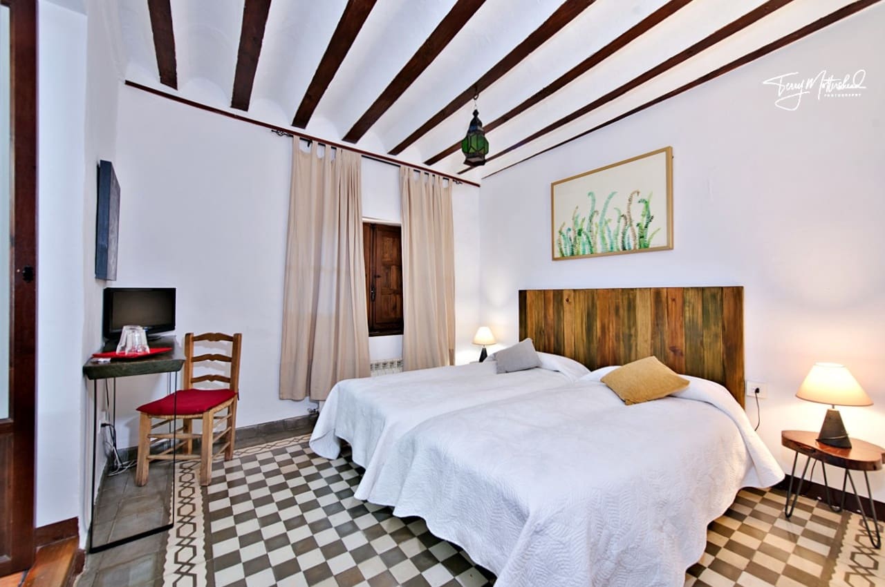 9 bedroom Guesthouse/B & B for sale in Alhama de Granada - € 499,999 (Ref: 9815077)