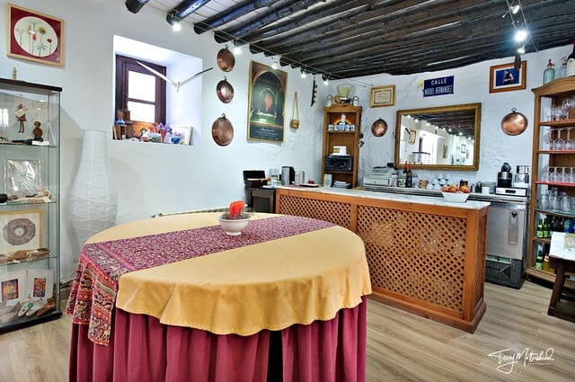 9 bedroom Guesthouse/B & B for sale in Alhama de Granada - € 499,999 (Ref: 9815077)