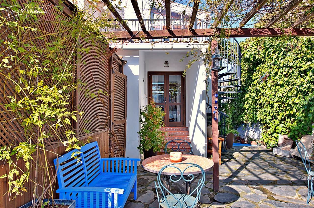 9 bedroom Guesthouse/B & B for sale in Alhama de Granada - € 499,999 (Ref: 9815077)