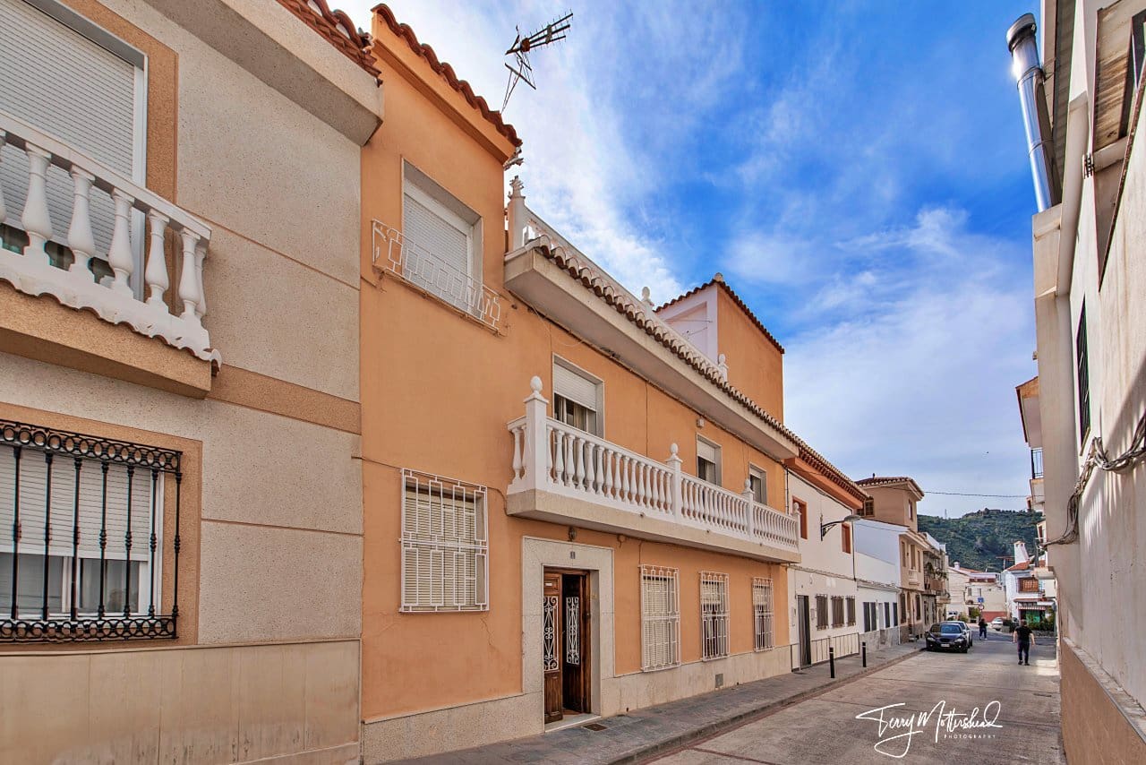 5 sypialnia Dom szeregowy na sprzedaż w Velez de Benaudalla z garażem - 299 950 € (Ref: 9816105)