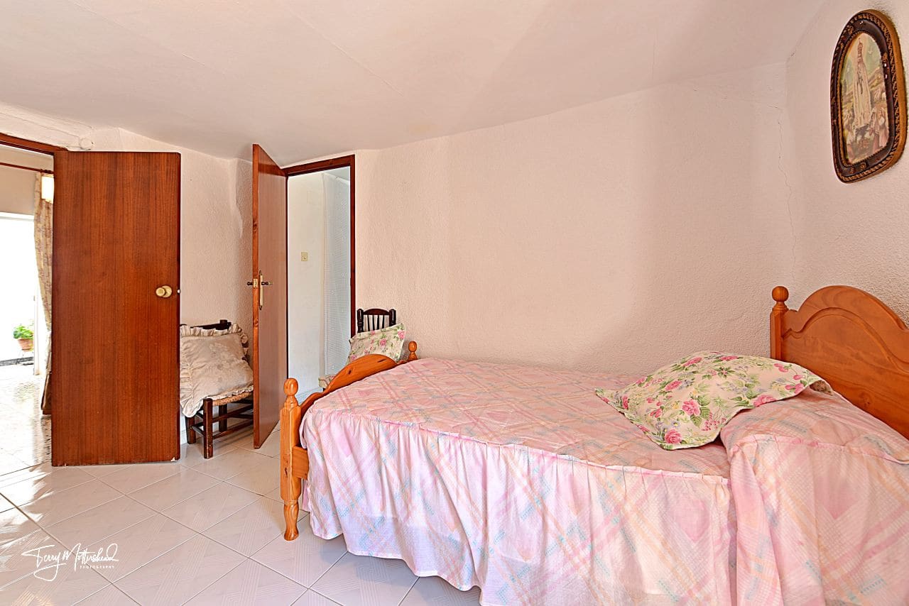 4 slaapkamer Huis te koop in Alhama de Granada met garage - € 89.950 (Ref: 9816303)