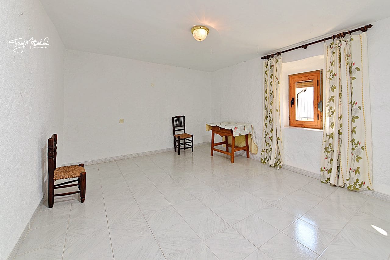 4 slaapkamer Huis te koop in Alhama de Granada met garage - € 89.950 (Ref: 9816303)