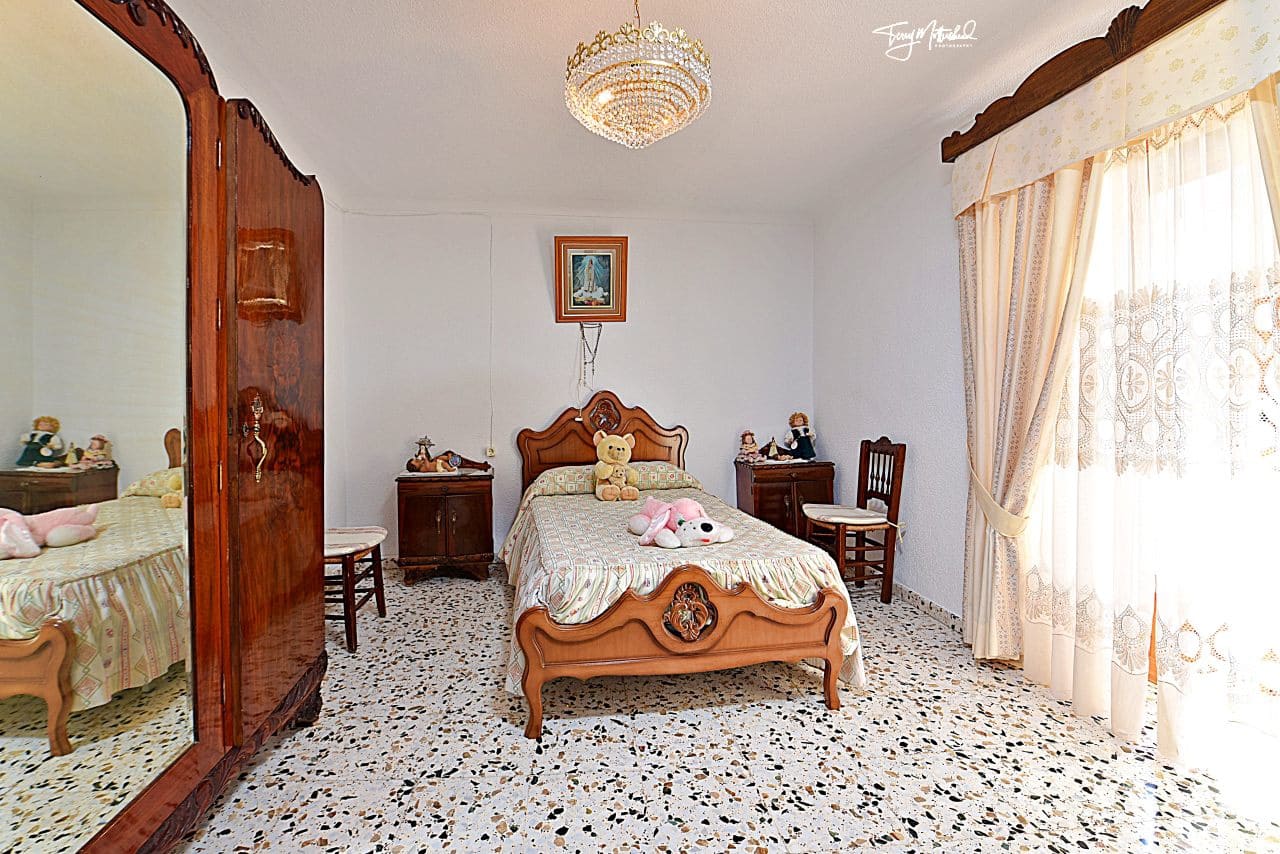 4 slaapkamer Huis te koop in Alhama de Granada met garage - € 89.950 (Ref: 9816303)