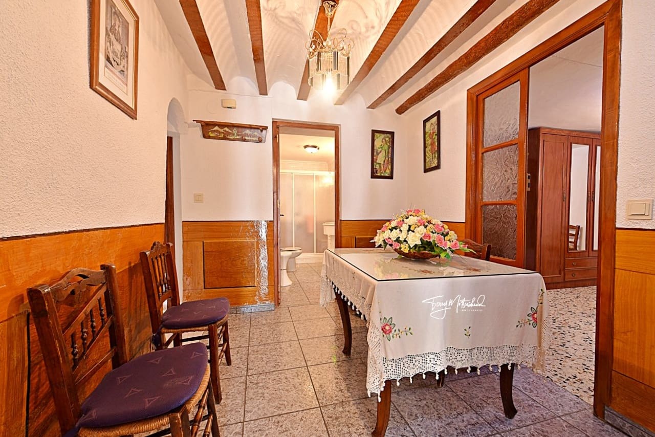 4 slaapkamer Huis te koop in Alhama de Granada met garage - € 89.950 (Ref: 9816303)