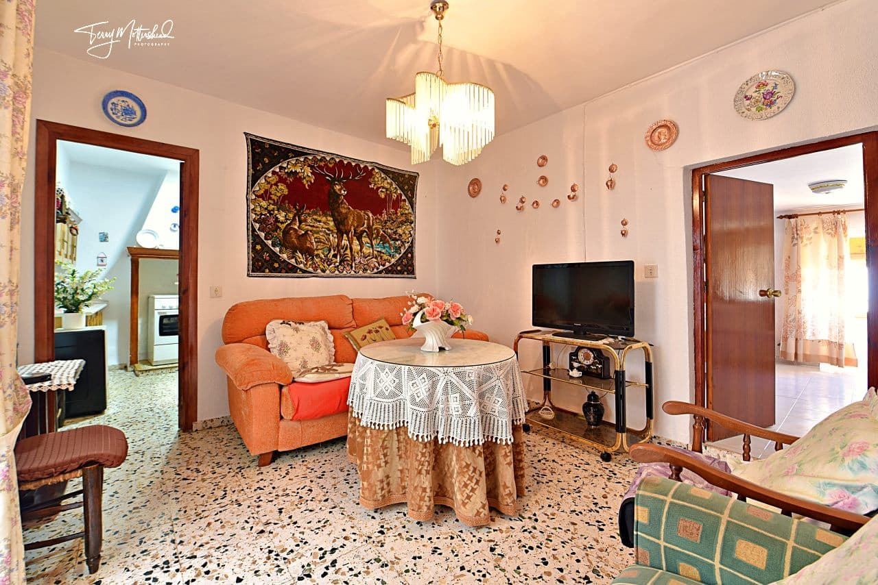 4 slaapkamer Huis te koop in Alhama de Granada met garage - € 89.950 (Ref: 9816303)