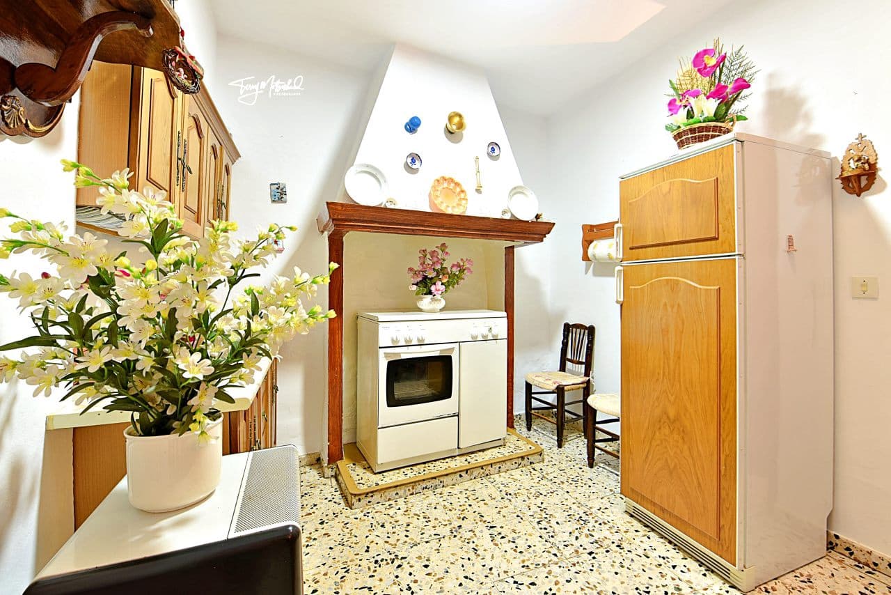4 slaapkamer Huis te koop in Alhama de Granada met garage - € 89.950 (Ref: 9816303)