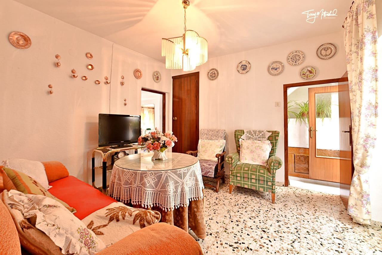 4 slaapkamer Huis te koop in Alhama de Granada met garage - € 89.950 (Ref: 9816303)