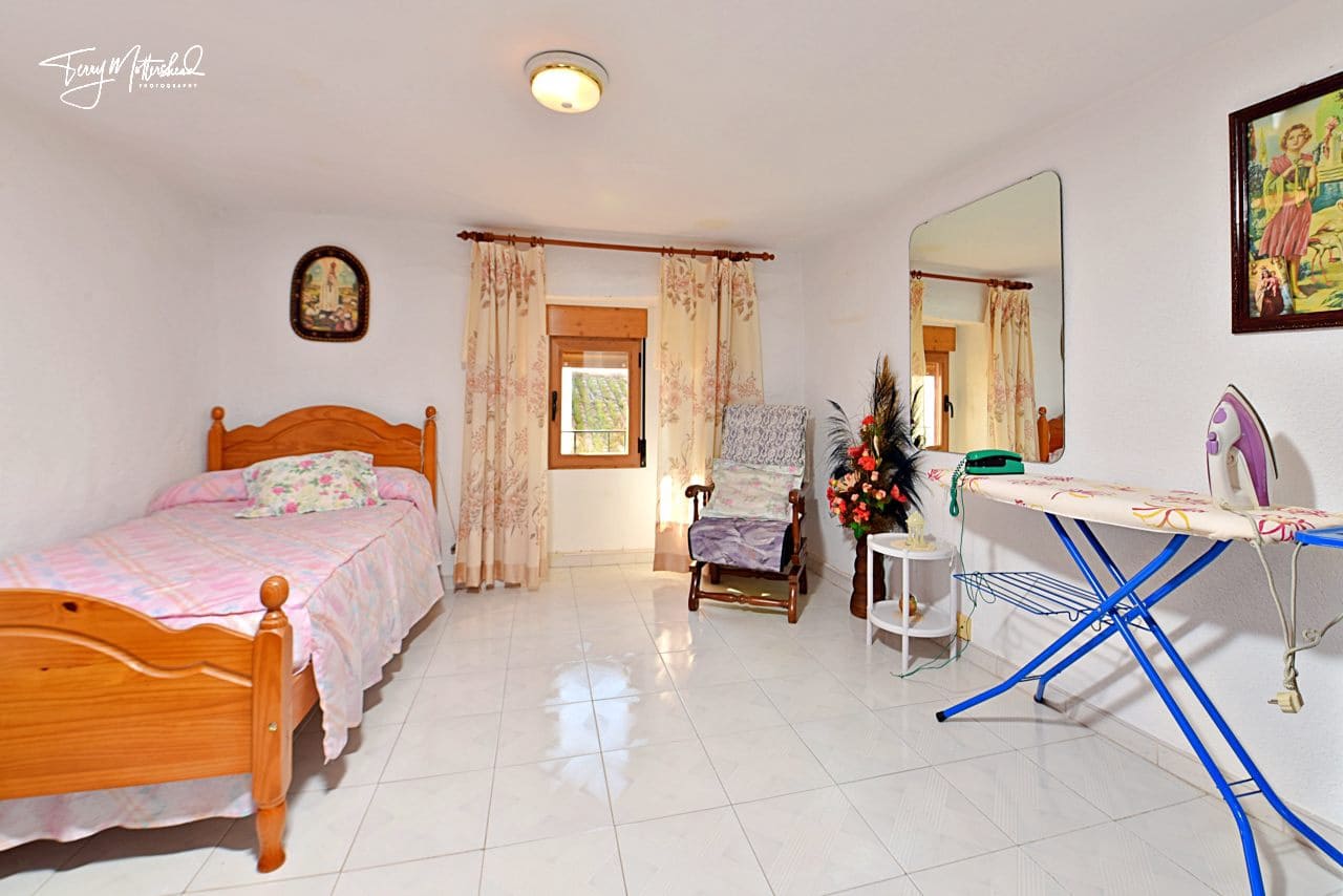 4 slaapkamer Huis te koop in Alhama de Granada met garage - € 89.950 (Ref: 9816303)