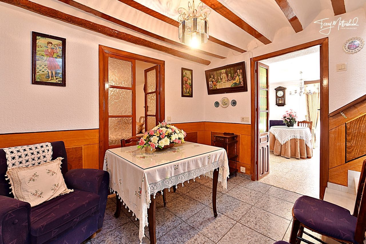 4 slaapkamer Huis te koop in Alhama de Granada met garage - € 89.950 (Ref: 9816303)