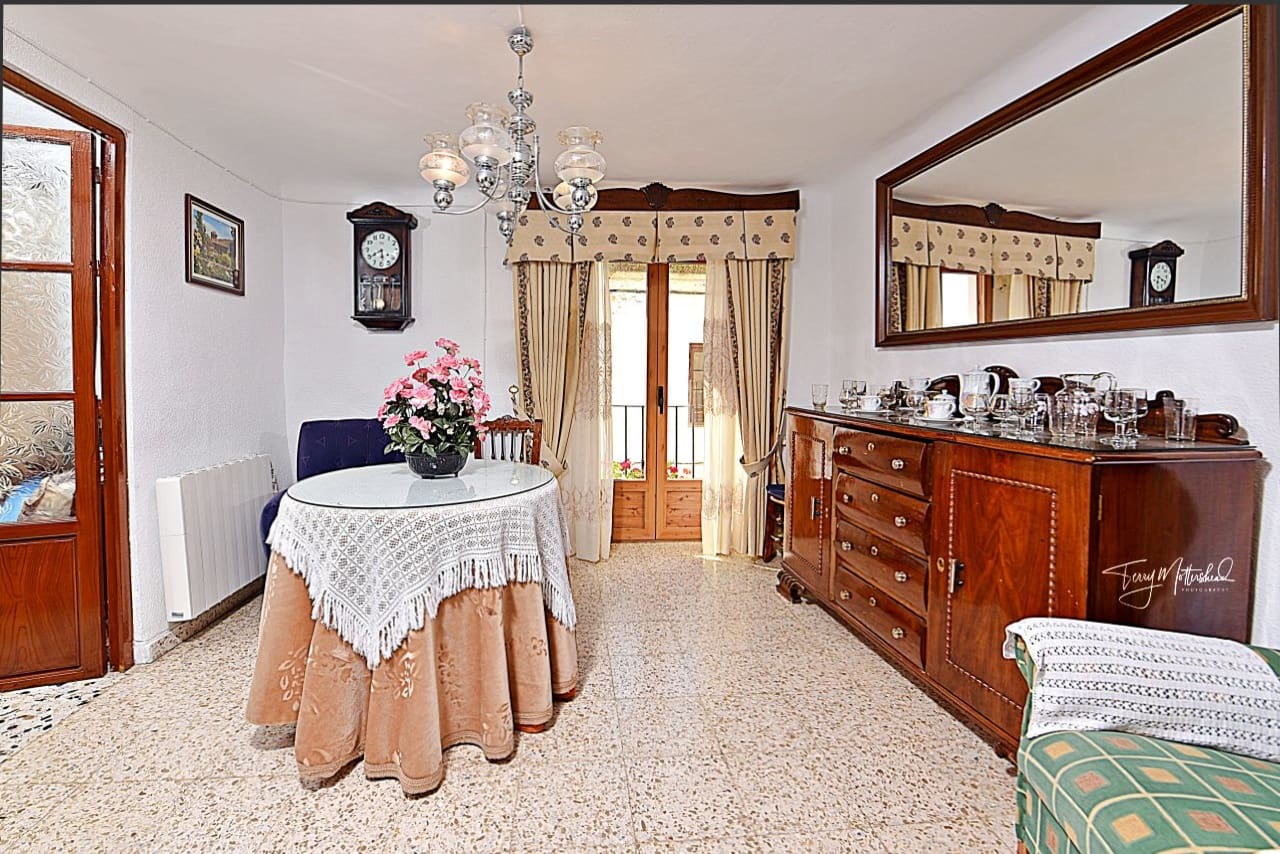 4 slaapkamer Huis te koop in Alhama de Granada met garage - € 89.950 (Ref: 9816303)