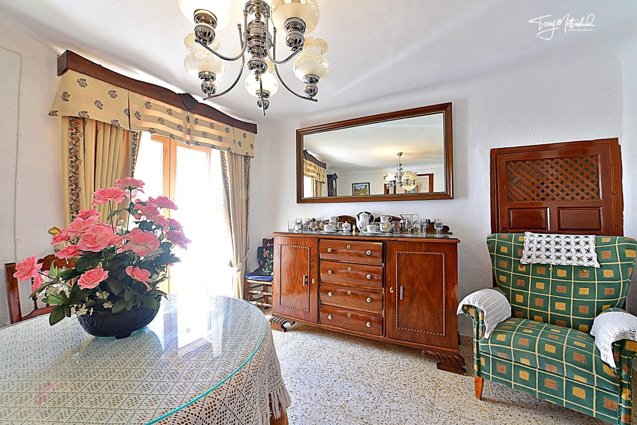 4 slaapkamer Huis te koop in Alhama de Granada met garage - € 89.950 (Ref: 9816303)