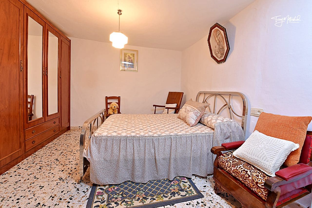 4 slaapkamer Huis te koop in Alhama de Granada met garage - € 89.950 (Ref: 9816303)