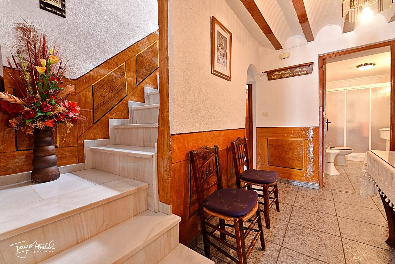 4 slaapkamer Huis te koop in Alhama de Granada met garage - € 89.950 (Ref: 9816303)