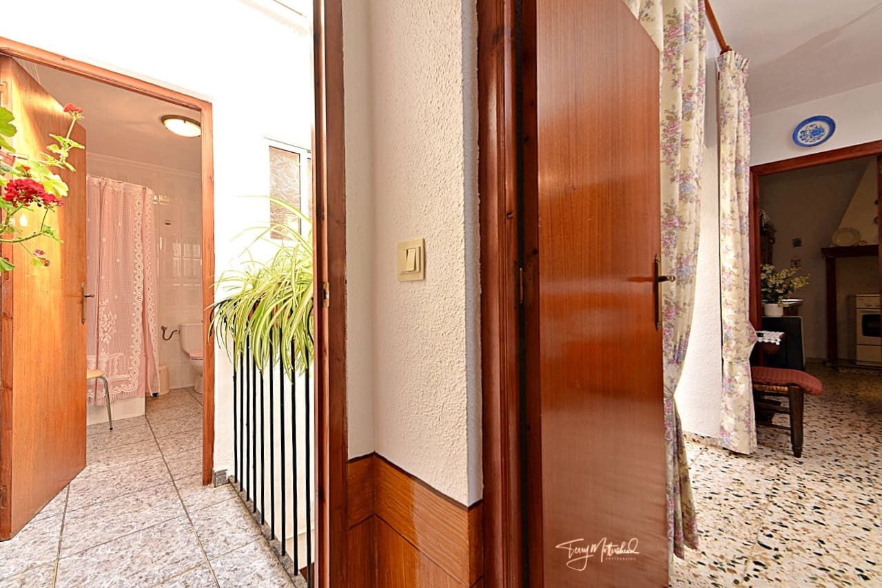 4 slaapkamer Huis te koop in Alhama de Granada met garage - € 89.950 (Ref: 9816303)