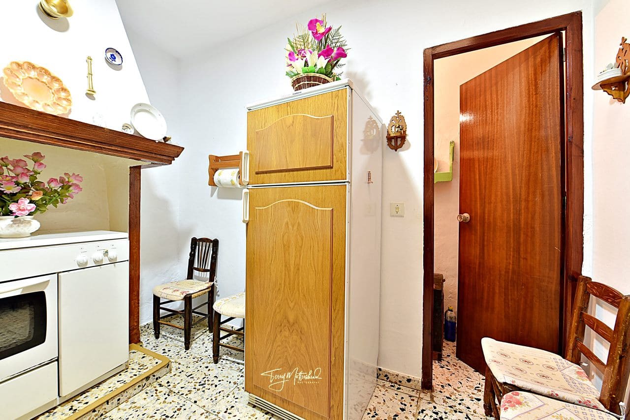 4 slaapkamer Huis te koop in Alhama de Granada met garage - € 89.950 (Ref: 9816303)