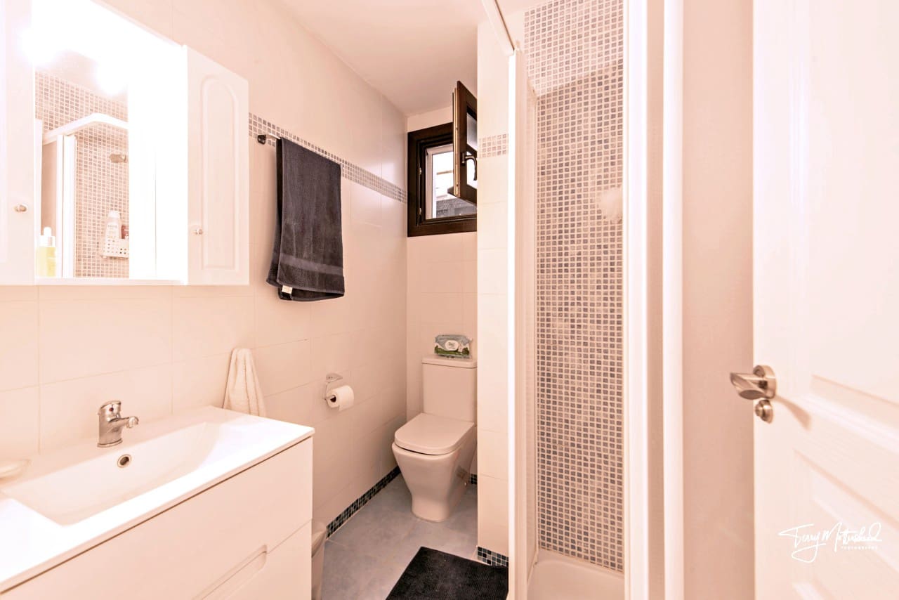 2 bedroom Apartment for sale in Velez de Benaudalla with garage - € 119,000 (Ref: 9834188)