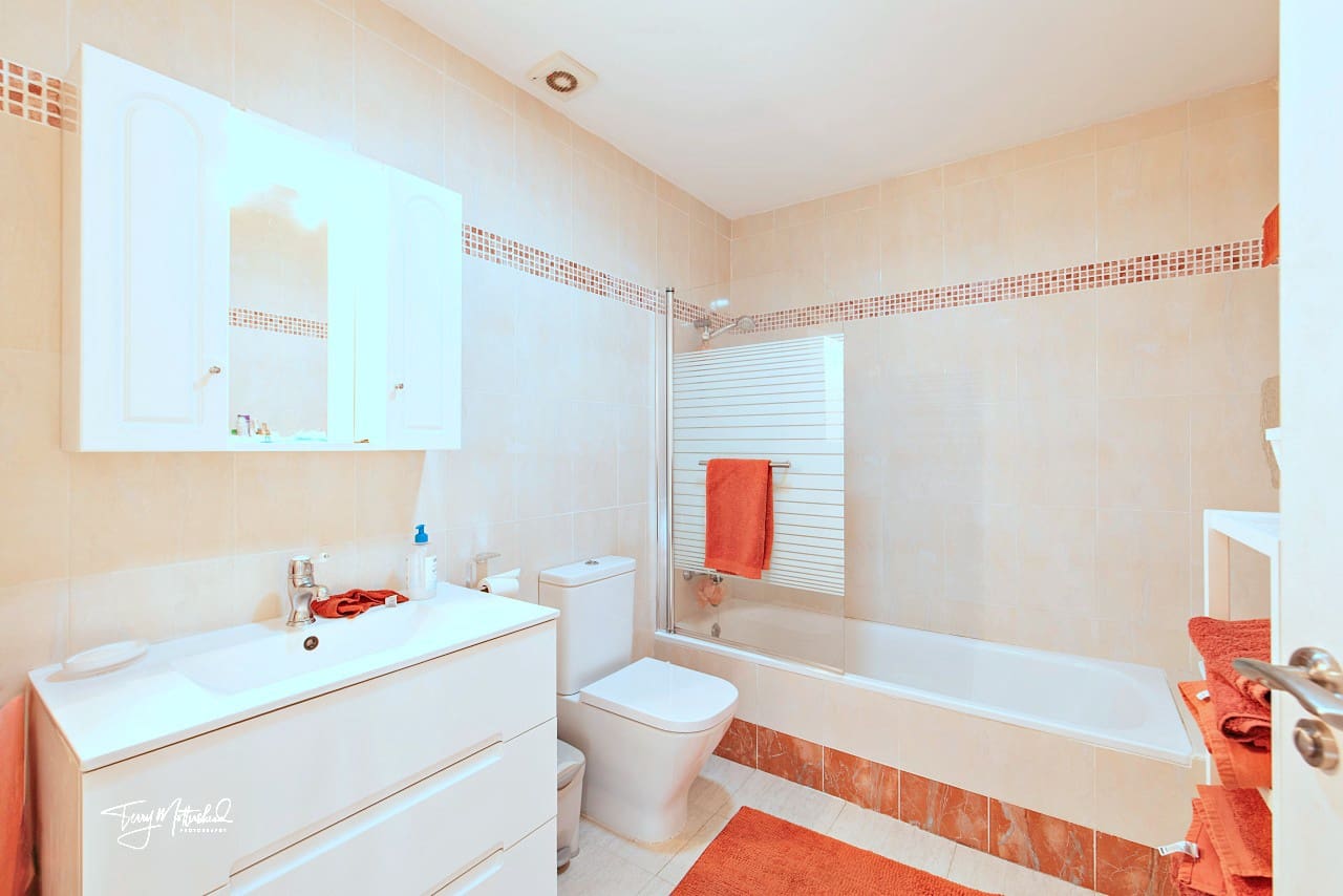 2 bedroom Apartment for sale in Velez de Benaudalla with garage - € 119,000 (Ref: 9834188)