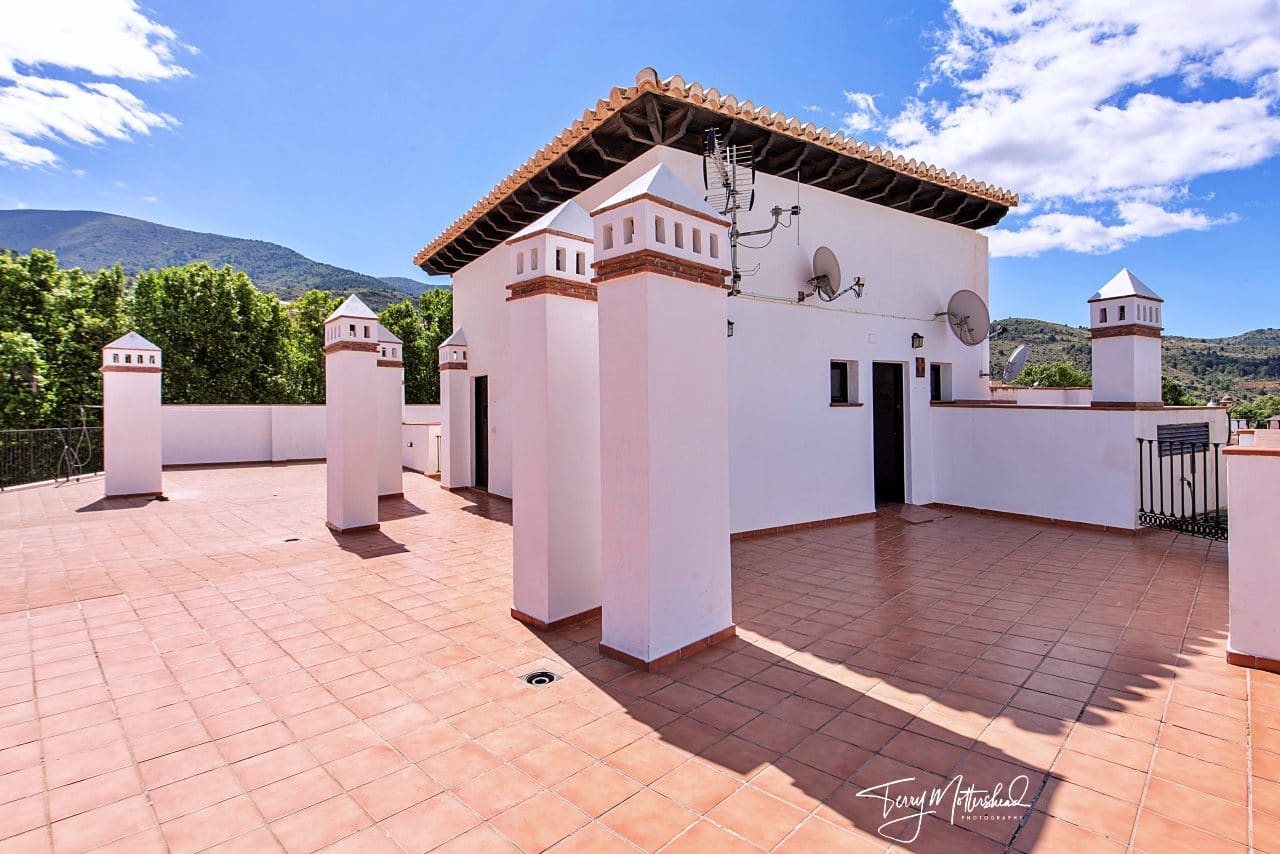 2 bedroom Apartment for sale in Velez de Benaudalla with garage - € 119,000 (Ref: 9834188)