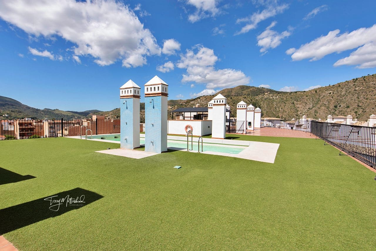 2 bedroom Apartment for sale in Velez de Benaudalla with garage - € 119,000 (Ref: 9834188)