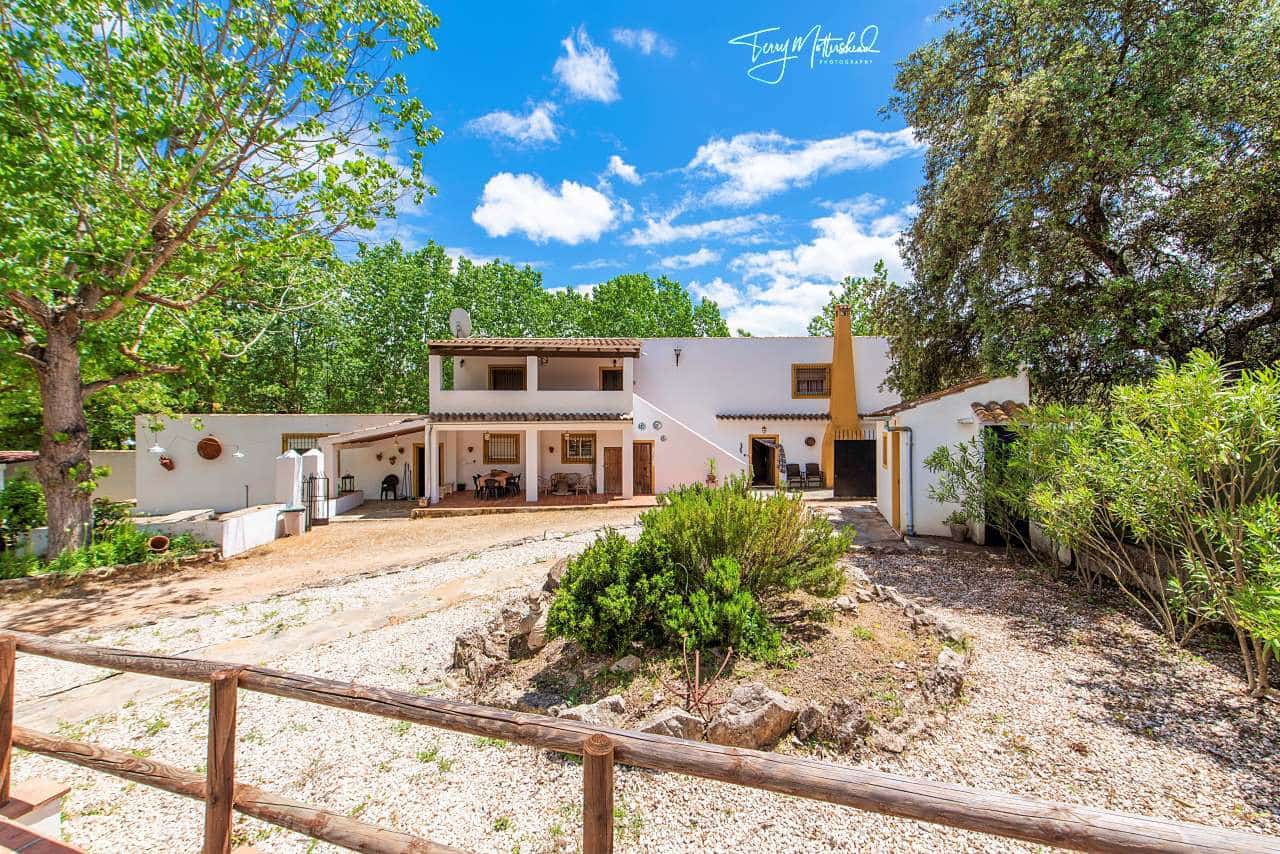 5 sovrum Finca/Hus på landet till salu i Riofrio med pool garage - 299 000 € (Ref: 9836704)