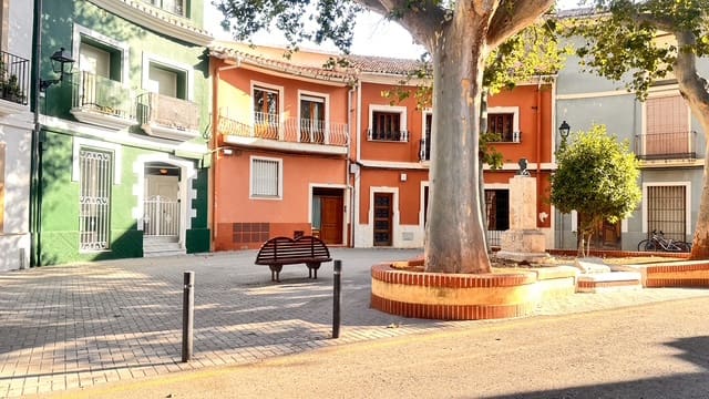 Casa de 7 habitaciones en Centro Urbano, Dénia en venta con garaje - 945.000 € (Ref: 10009992)