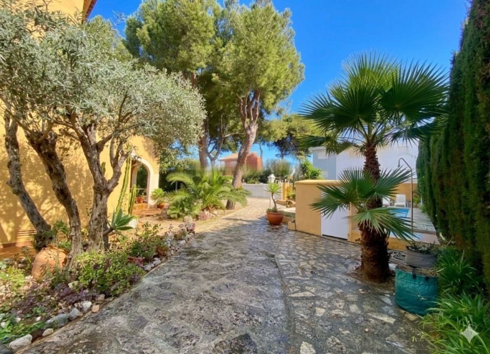 3 soverom Villa til salgs i Denia med svømmebasseng garasje - € 1 200 000 (Ref: 10009993)