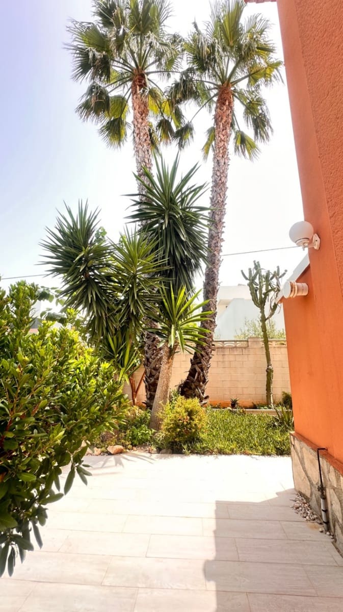 3 sypialnia Willa na sprzedaż w Denia z basenem garażem - 742 000 € (Ref: 10009994)