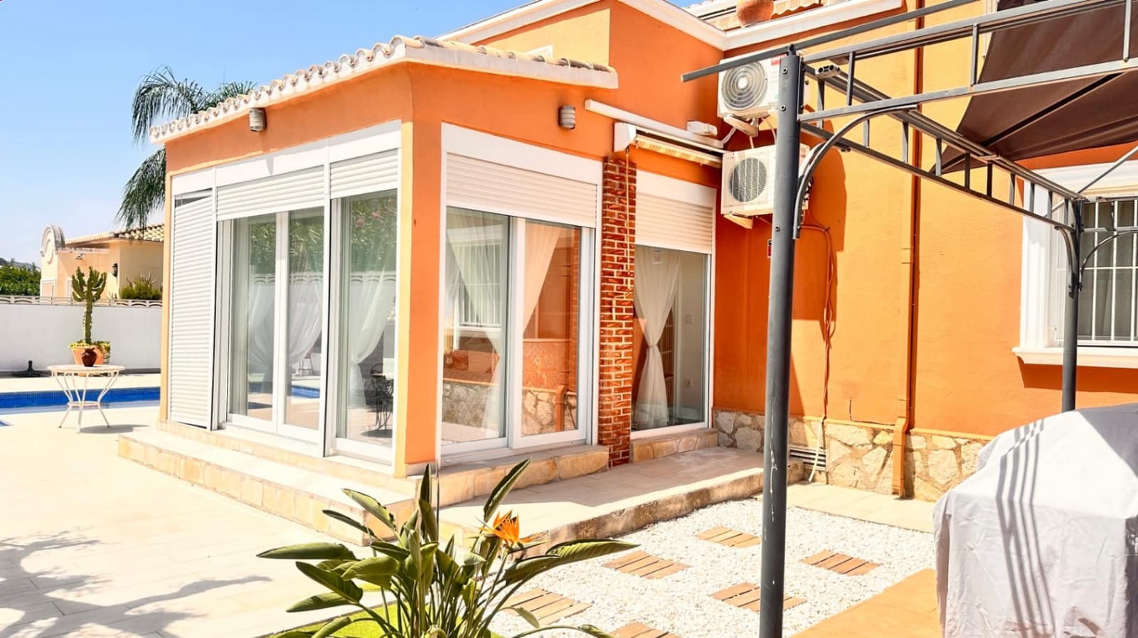 3 sypialnia Willa na sprzedaż w Denia z basenem garażem - 742 000 € (Ref: 10009994)