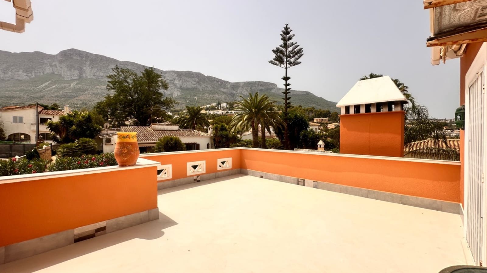 3 sypialnia Willa na sprzedaż w Denia z basenem garażem - 742 000 € (Ref: 10009994)
