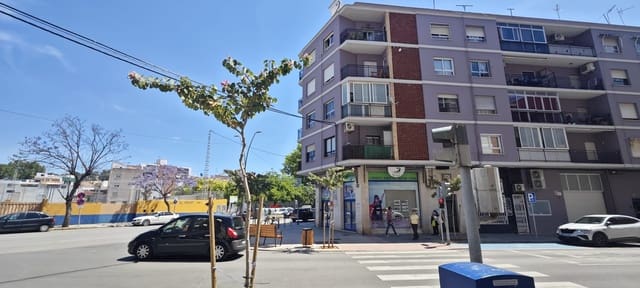 Piso de 4 habitaciones en Centro Urbano, Dénia en venta con garaje - 189.000 € (Ref: 10010005)