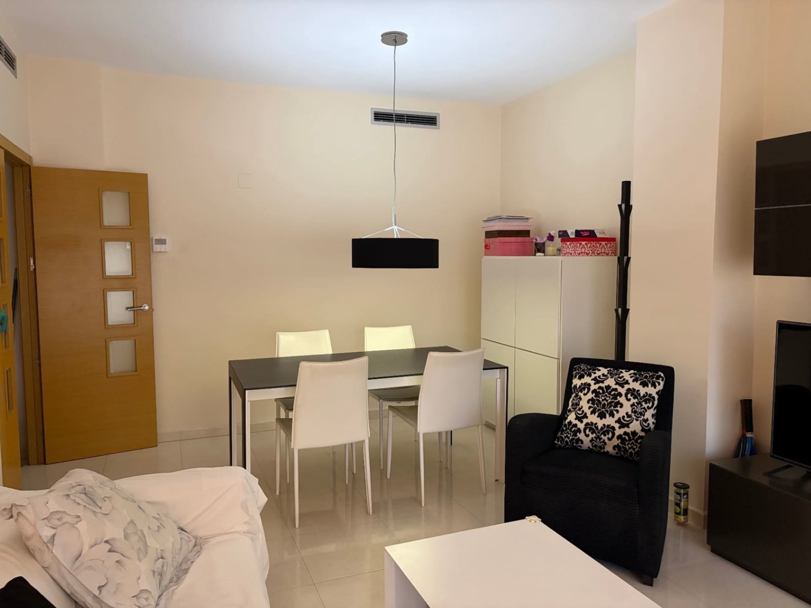 Appartement de 2 chambres à louer à Denia avec piscine garage - 900 € (Ref: 10010016)