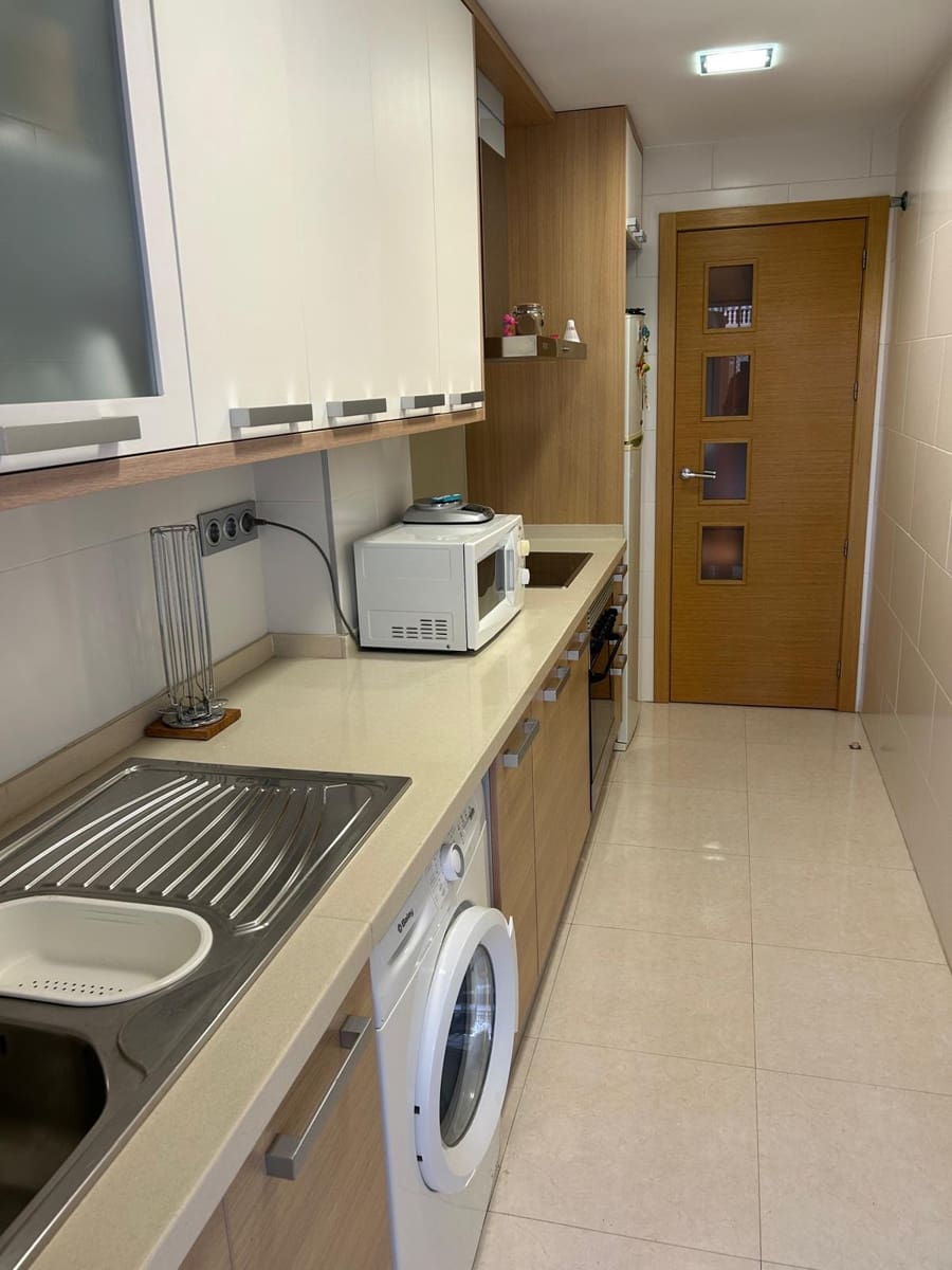 Appartement de 2 chambres à louer à Denia avec piscine garage - 900 € (Ref: 10010016)