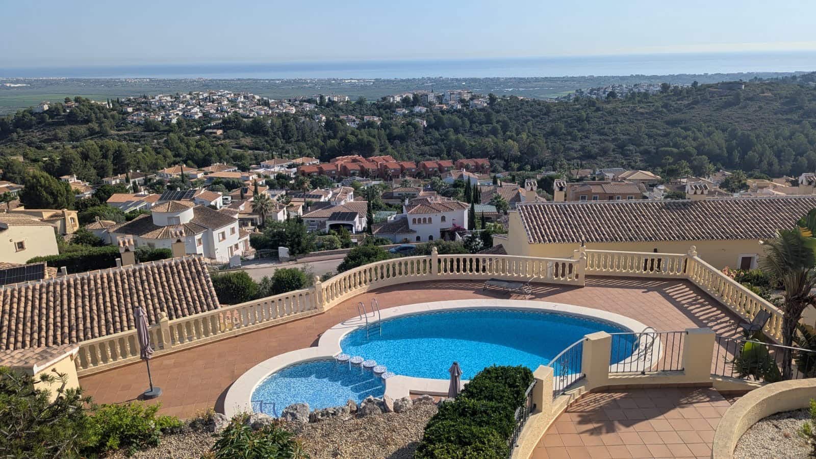 3 bedroom Townhouse for sale in Rafol de Almunia with pool garage - € 234,300 (Ref: 10010017)