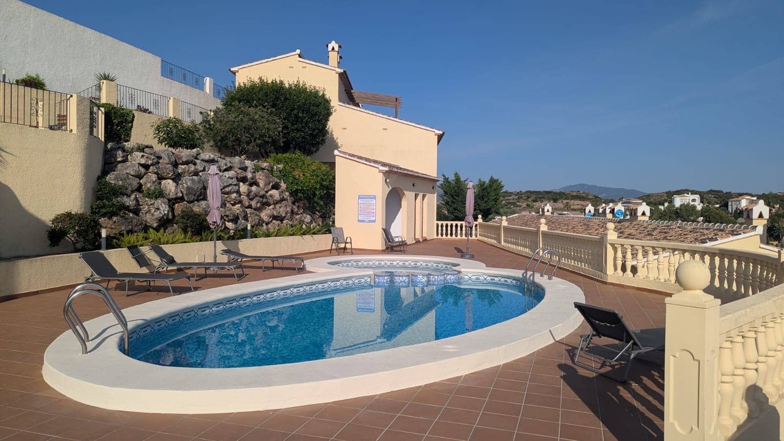 3 bedroom Townhouse for sale in Rafol de Almunia with pool garage - € 234,300 (Ref: 10010017)