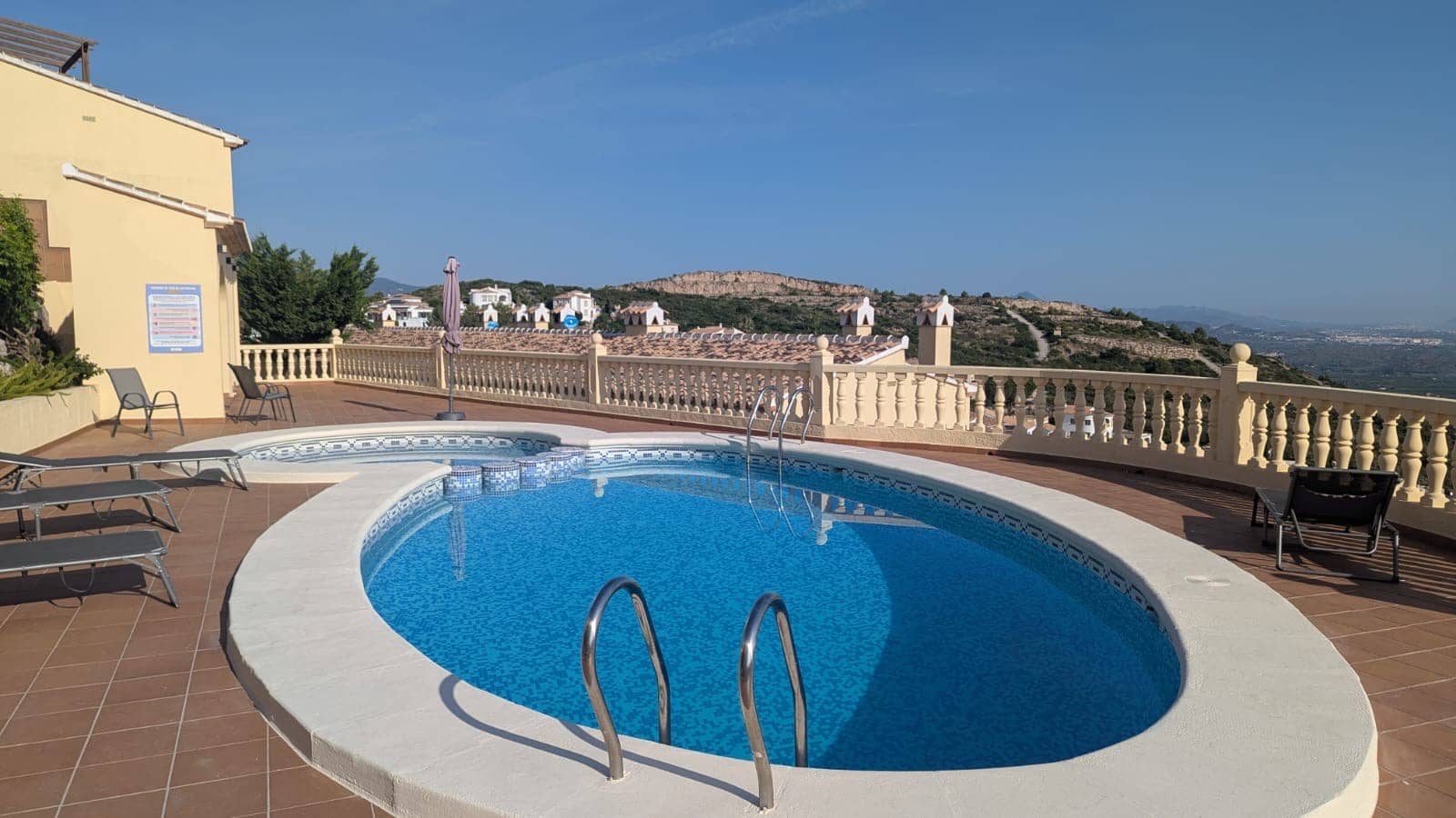 3 bedroom Townhouse for sale in Rafol de Almunia with pool garage - € 234,300 (Ref: 10010017)