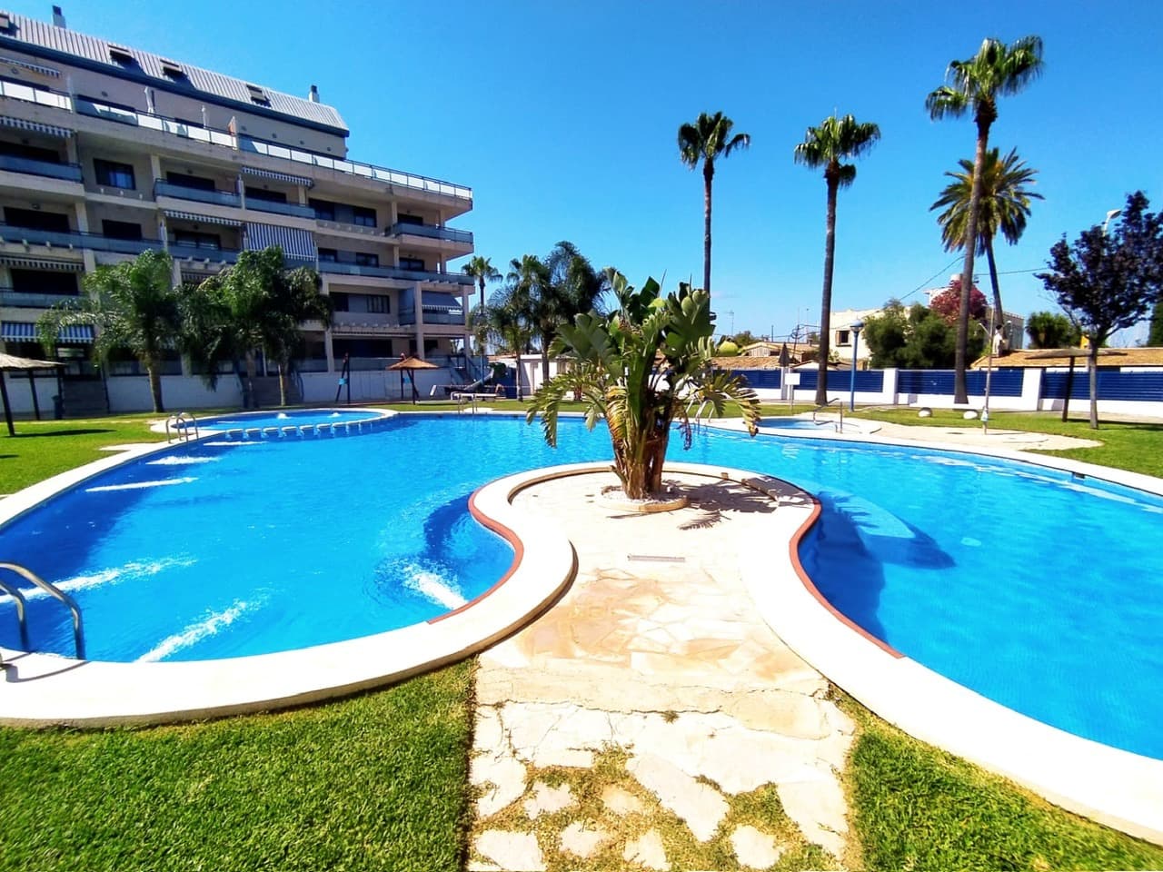 Apartamento de 2 habitaciones en Dénia en venta con piscina - 370.000 € (Ref: 10010019)