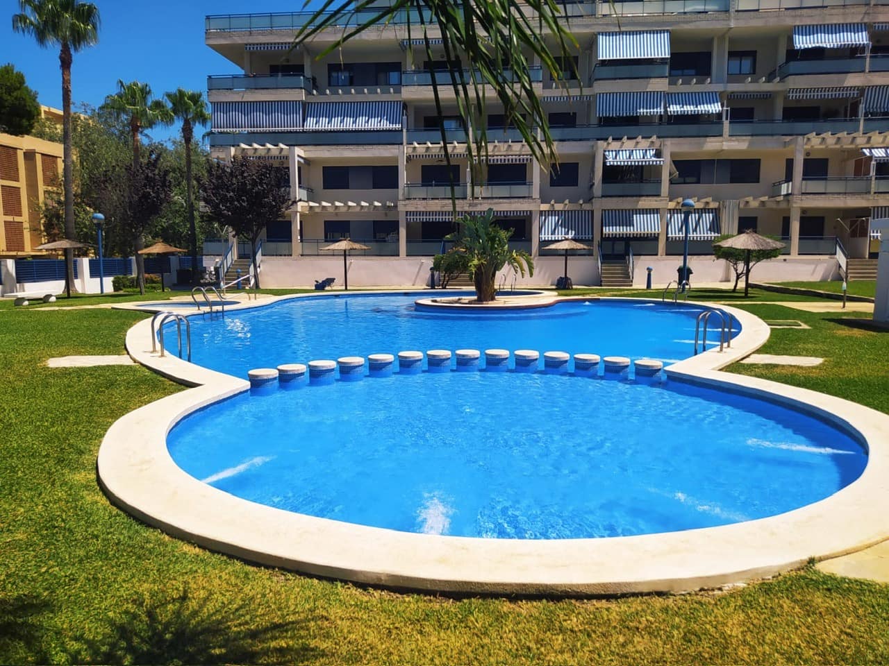 Apartamento de 2 habitaciones en Dénia en venta con piscina - 370.000 € (Ref: 10010019)