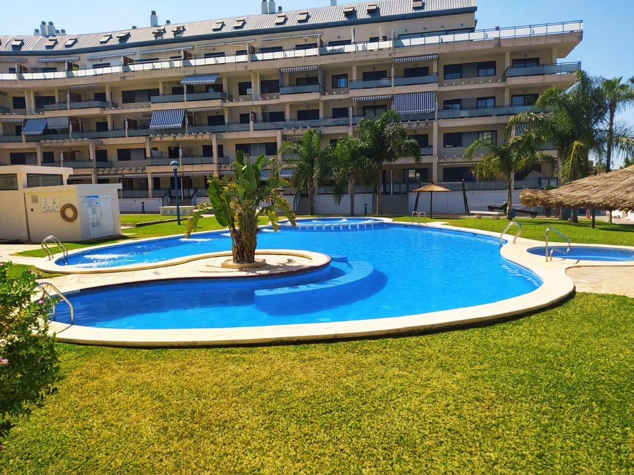 Apartamento de 2 habitaciones en Dénia en venta con piscina - 370.000 € (Ref: 10010019)